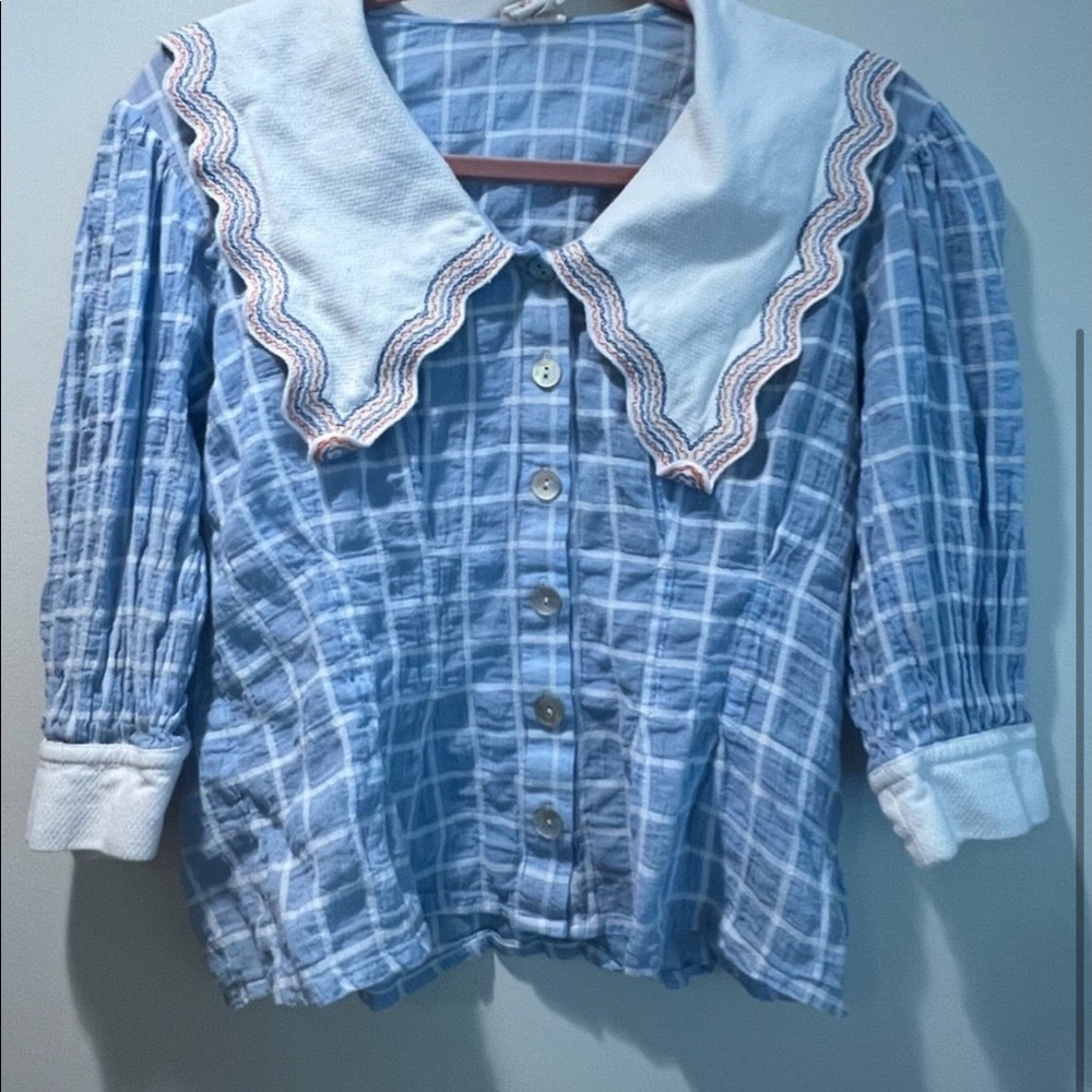 Collared blue blouse.